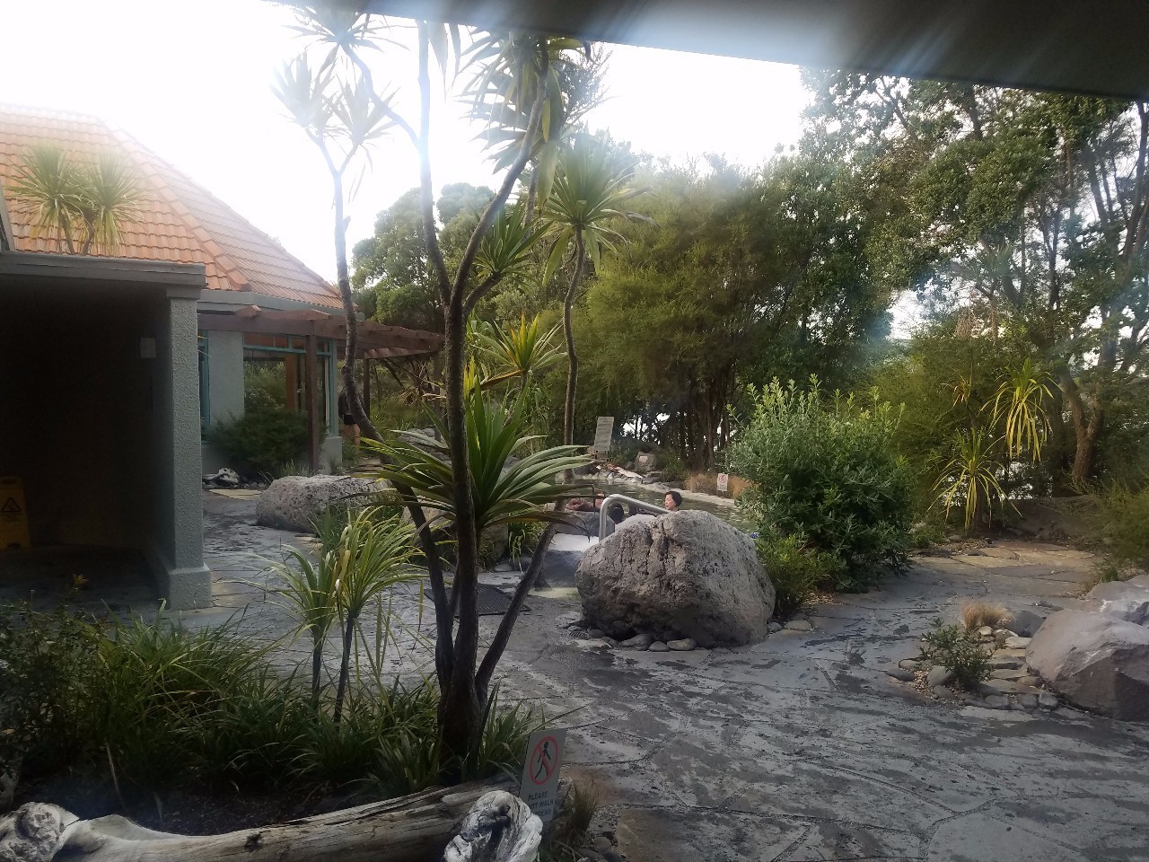 静的农场上就出现了一整座霍比特人村落新葡京网上赌场目的地 大笔一挥一片平(图3)